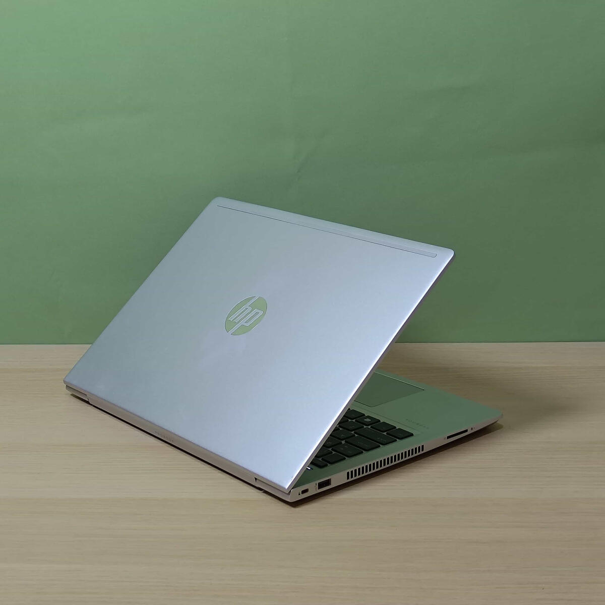 HP Probook 440 G6 Belakang Kanan Butik Laptop