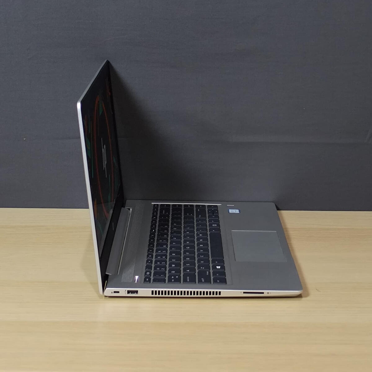 HP Probook 440 G6 Samping Kiri HP Probook 440 G6 Samping Kiri Butik Laptop