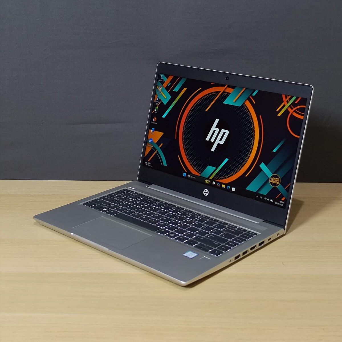 HP Probook 440 G6 Depan Kanan HP Probook 440 G6 Depan Kanan Butik Laptop