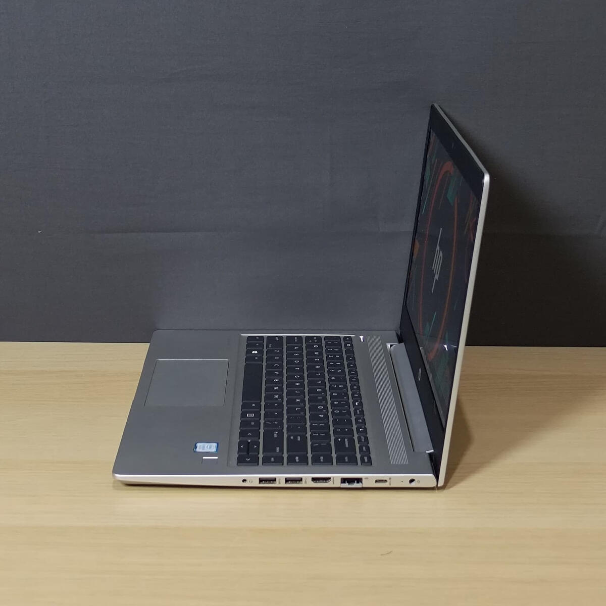 HP Probook 440 G6 Samping Kanan Butik Latop